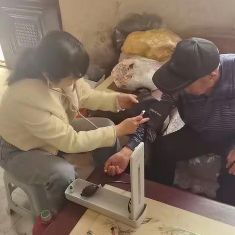 柏梁卫生院家庭医生签约“敲门行动”：健康服务零距离，贴心守护暖民心