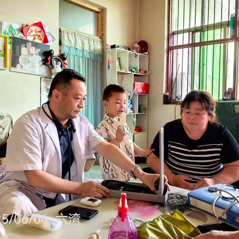 柏梁卫生院家庭医生签约“敲门行动”：健康服务零距离，贴心守护暖民心