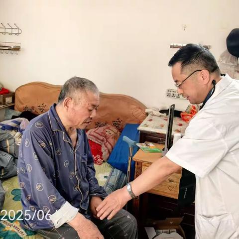 柏梁卫生院家庭医生签约“敲门行动”：健康服务零距离，贴心守护暖民心