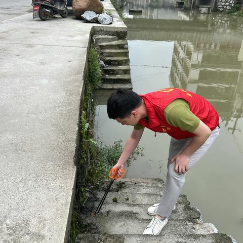 新邵县第四中学：守护碧水蓝天，净滩行动进行时