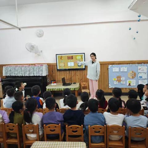 大一班班本活动《“纸”的奇妙之旅》