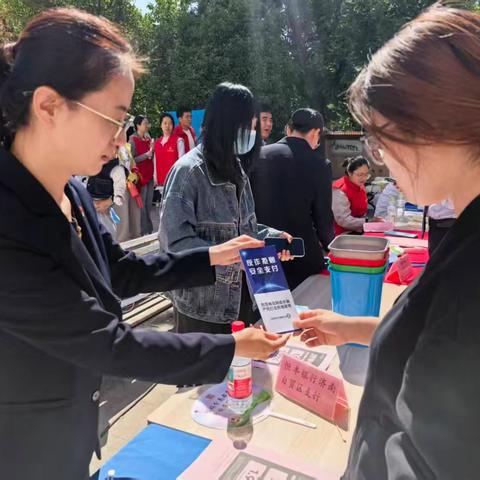 反诈宣传进社区 金融守护暖民心——恒丰银行济南自贸区支行开展反电诈宣传活动