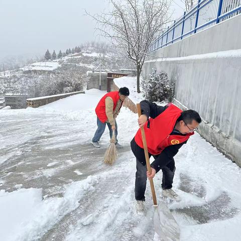 佳县：开展“我为群众办实事”扫雪暖人心志愿服务活动