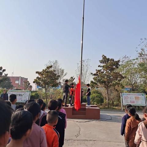 裴桥镇王阁小学举行“养成良好习惯，创建整洁校园”升旗仪式