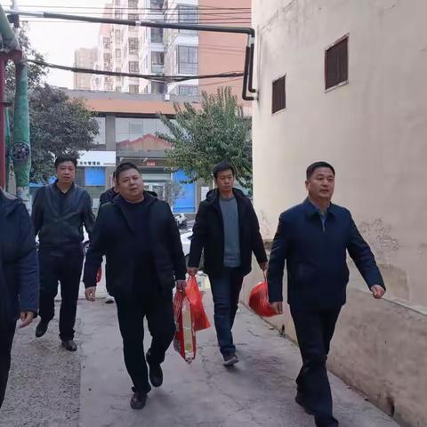 武安市生态环境分局开展春节前夕走访慰问退休老干部活动