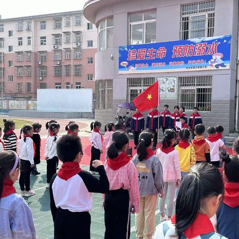 无为市渡江希望小学举行“喜迎建队日 争做新时代好队员”少先队入队仪式