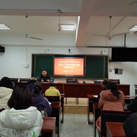 不忘初心共成长，凝心聚力谱新篇——项城市莲溪初级中学召开社团总结会