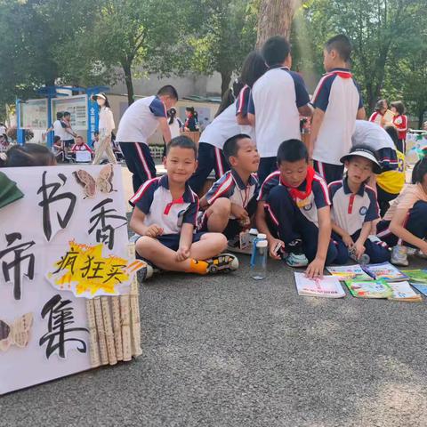 妙笔丹青抒壮志，诗情画意写春秋——机场小学二年级二班读书节活动