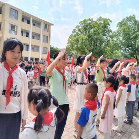 芭茅街小学少先队入队仪式