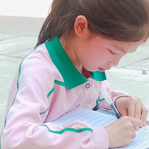 青石实验小学芭茅街校区举行三月份写字比赛