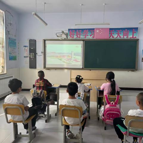 “观看九三阅兵，弘扬爱国精神” ——深井镇李家庄小学组织全体师生观看九三阅兵