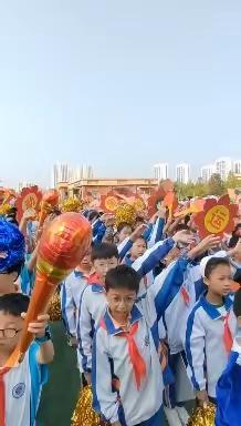 凭海临风小学“奔跑吧，少年”2023年秋季田径运动会。604班，加油吧，少年！