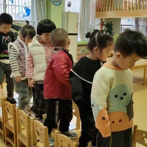 【龙泉幼教·自主游戏】“椅”起乐翻天——龙泉街道中心幼儿园小六班自主游戏