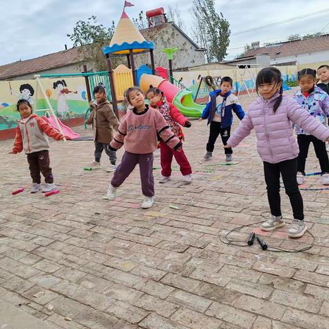 爱上幼儿园，快乐每一天 —— 北徐王幼儿园户外跳绳游戏