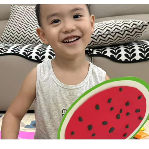 扇尖藏童趣，舌尖品夏趣——经开区中心幼儿园小四班“享艺术”活动