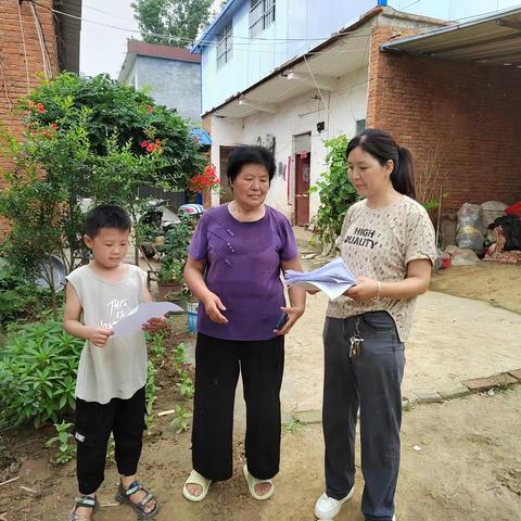 滨河谢冲小学开展“预防未成年溺亡万名教师大走访”活动