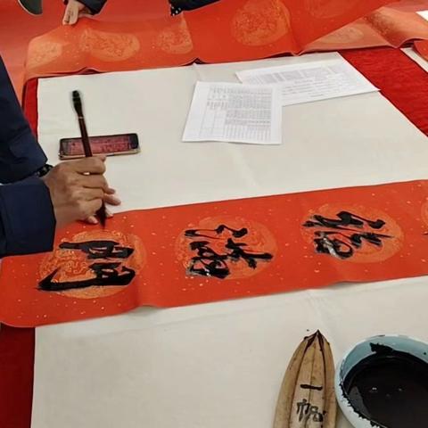 惠州分行开展“笔墨丹青迎新岁”迎春送福活动