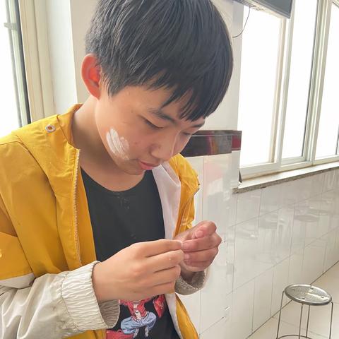 “小小饺子香，暖暖情意至”———减负不减快乐！