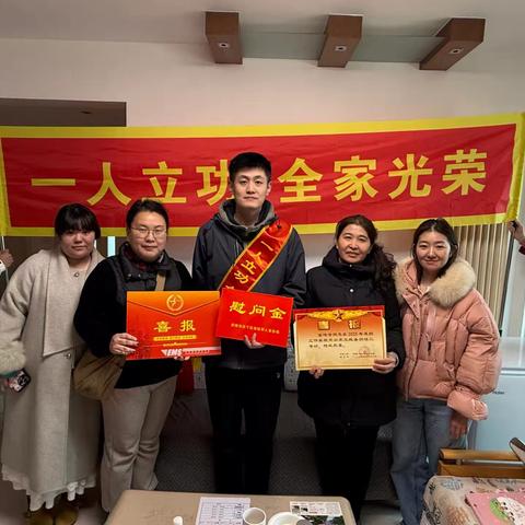 送喜报扬荣光 优服务显尊崇——甸柳新村街道退役军人服务站为立功受奖军人家庭送喜报