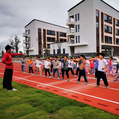 多彩社团，魅力校园 ——凤阳县圜丘路小学社团活动掠影