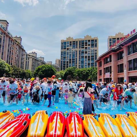 【安宁市悦宏蓝山郡幼儿园】“玩转夏天，狂欢六一”亲子活动