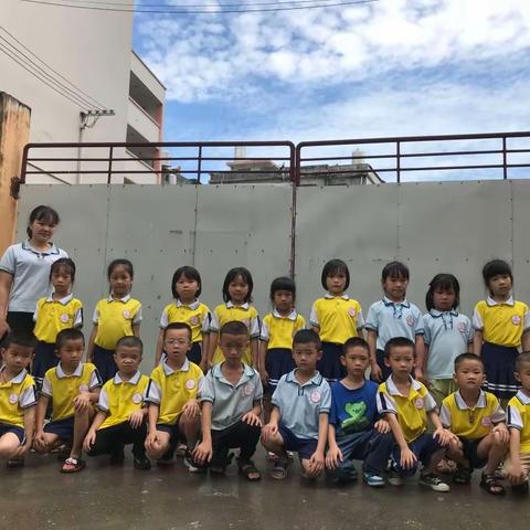 昭平县走马镇西坪村德善幼儿园幼小衔接之参观小学