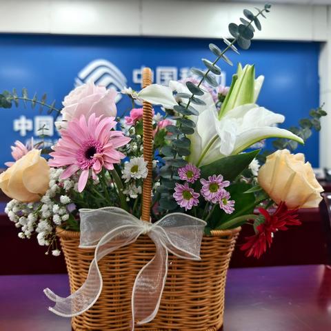 花漾生活 情暖你我 ——“幸福 1+1”插花活动