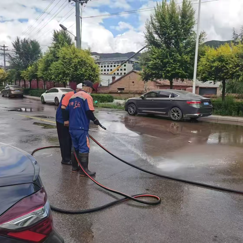 【创城动态】执文明之笔 绘城市新貌 崇礼城管在行动