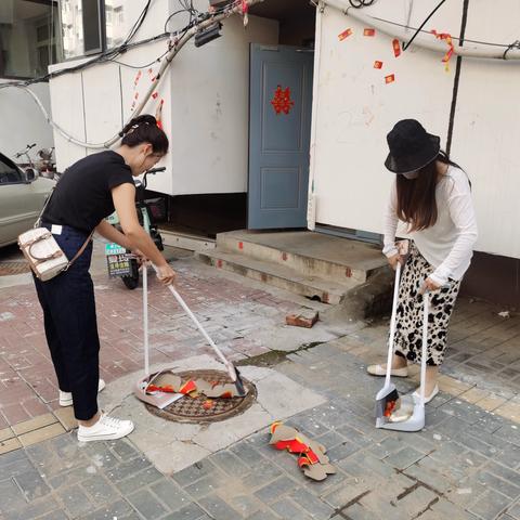 区城管执法局开展“‘双争’有我，志愿同行”活动。