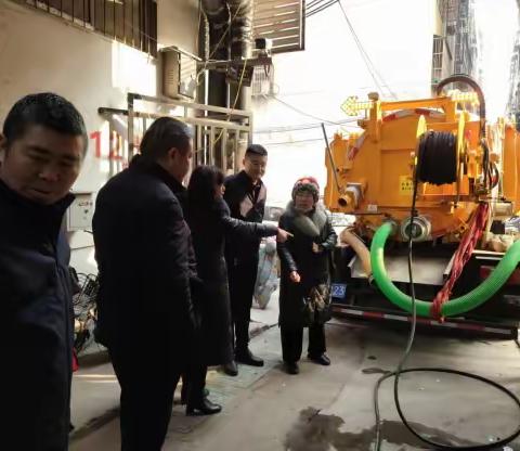 疏通下水道，解决堵心事