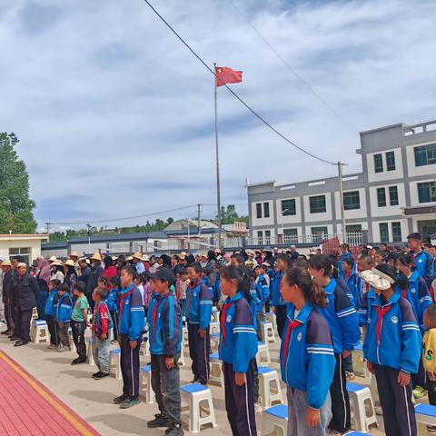 表彰催奋进，榜样促前行———卜家庄学区松树小学2023-2024学年第二学期期中表彰大会