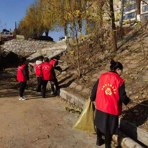 “卫生大清扫、我们在行动”——寺坡街道龙泉社区开展清理环境卫生志愿服务活动