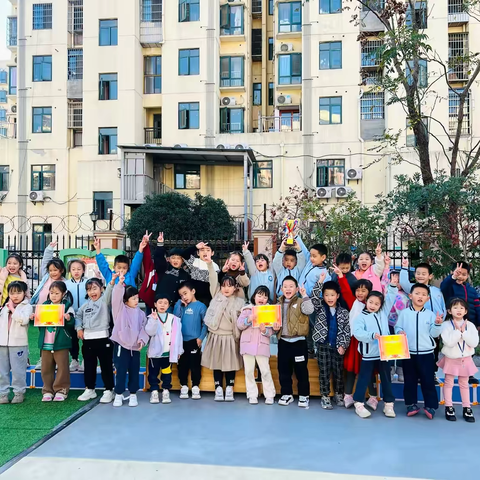 熊大熊二齐努力 光头强助威最给力——大三班趣味运动会