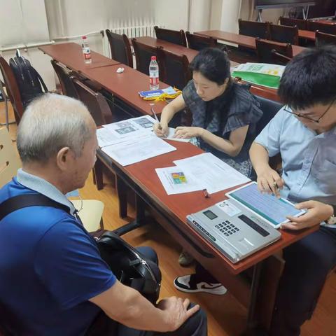 二一三电子社区“老班长”退役军人服务队“服务到家 现场激活优待证”活动