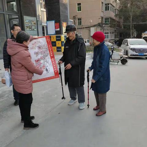 【一社区一特色】年画传递送祝福 拥军优属暖民心——小寨路街道二一三电子社区“老班长”退役军人志愿服务队开展送年画活动