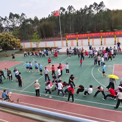 “红心向党，劳动光荣”——和平镇中心校工会庆祝“五一”劳动节教职工拔河比赛