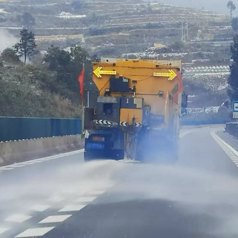 以雪为令显担当，抗冰除雪保通畅
