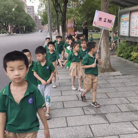 初探小学，礼遇成长——万和幼儿园大三班幼小衔接活动