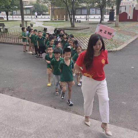 初探小学，礼遇成长—— 万和幼儿园大三班幼小衔接活动