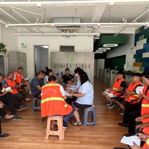 开展专项整治行动，做好环境提升工作