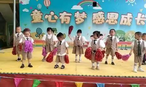 美之翼幼儿园小班小朋友欢度六一