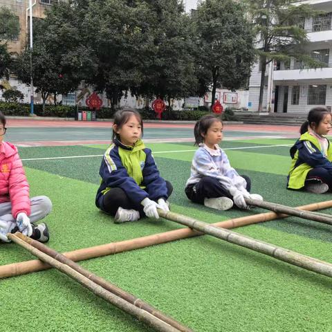 二年级竹竿舞社团：“竹”梦童年，“舞”动精彩
