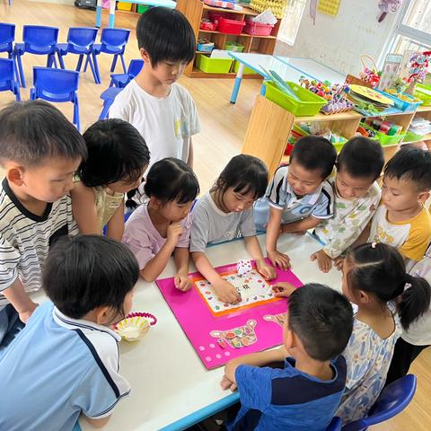 匠心巧手，以玩促教——山心镇中心幼儿园自制玩教具展示活动