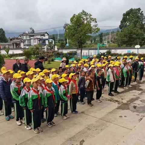 金墩乡和邑小学小学举行“中国少年先锋队建队日”活动