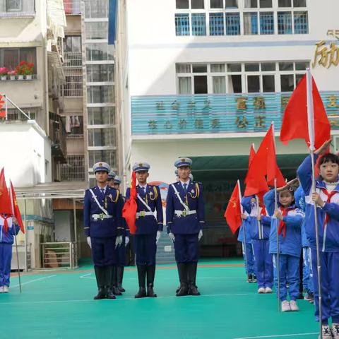 我欲爱国，少年当时！——东大街小学举行升旗仪式