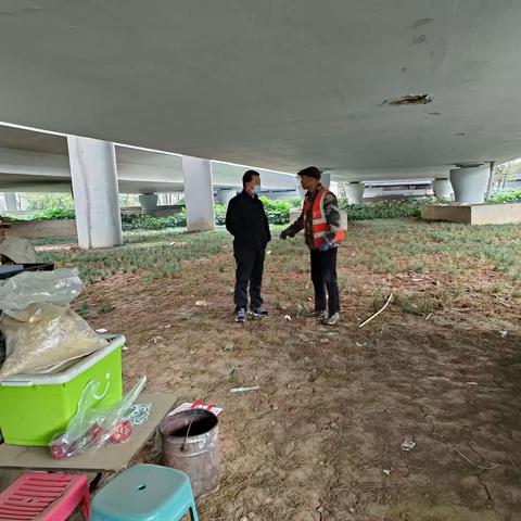 灞桥区民政局积极开展雨雪天气巡查救助活动