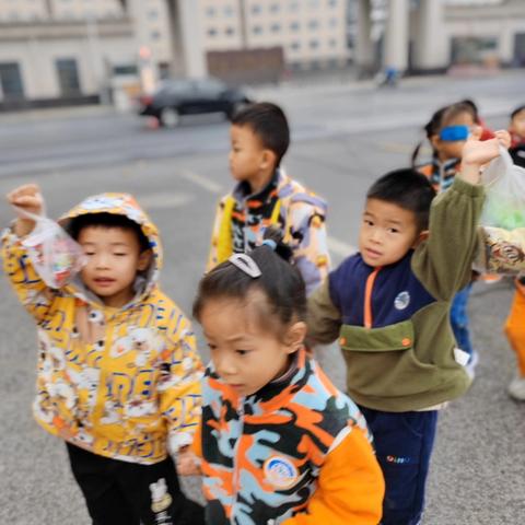 火箭军某部八一幼儿园中一班11月幼儿剪影