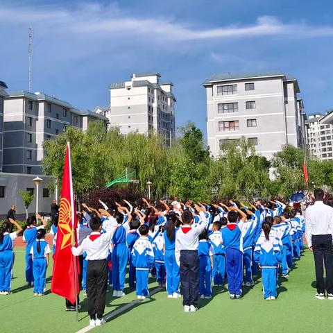 白银区银馨学校“红领巾爱中国”庆六·一少先队入队仪式、表彰大会暨文艺表演