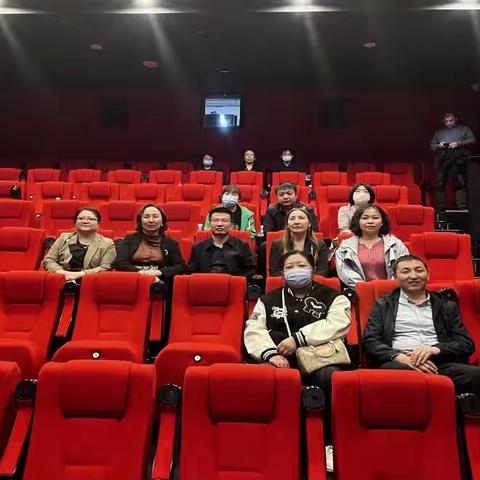 观影铸魂铭反腐 砥砺前行正当时———阿勒泰市税务师行业综合党委“两新”企业观影活动