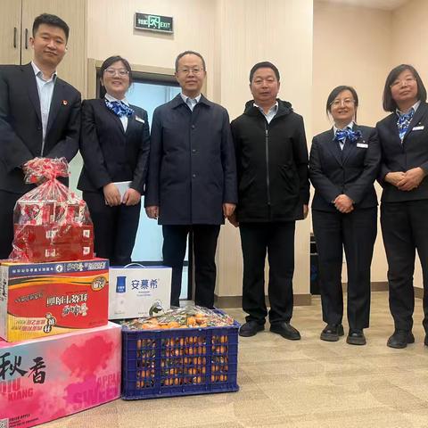 节日慰问送真情，殷殷关怀暖人心---鄂尔多斯分行党委委员 纪检组长赵宏一行新年慰问